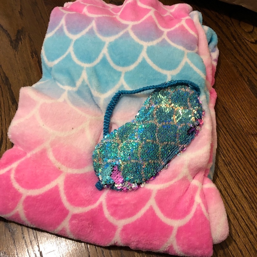 Mermaid blanket and sleep eye pillow NWT